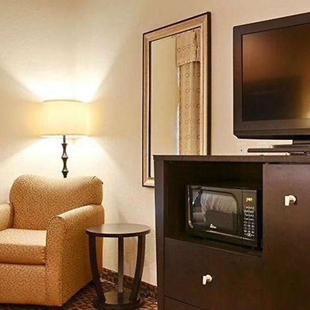 Red Roof Inn & Suites לונגוויו מסעדה תמונה